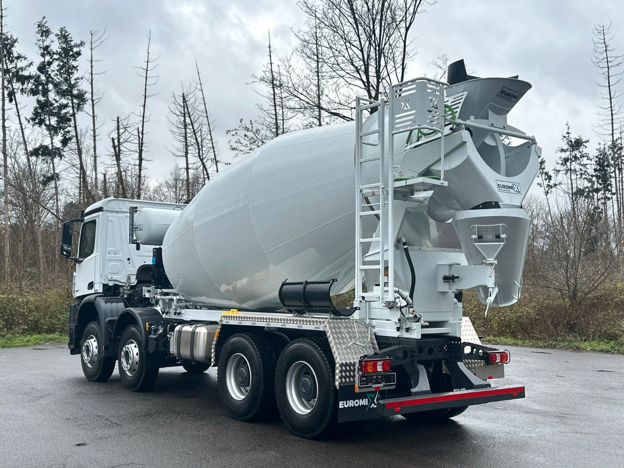 Mercedes-Benz AROCS 5 4242 8x4 Euro5 EuromixMTP EM 12m R - Truk pengaduk beton: gambar 5 Mercedes-Benz AROCS 5 4242 8x4 Euro5 EuromixMTP EM 12m R - Truk pengaduk beton: gambar 5