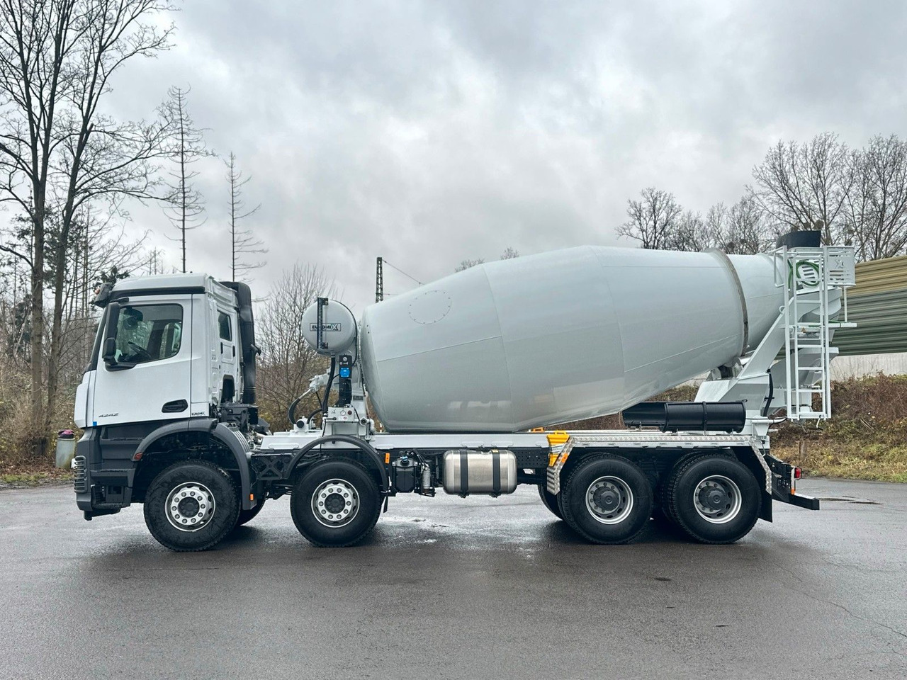 Mercedes-Benz AROCS 5 4242 8x4 Euro5 EuromixMTP EM 12m R - Truk pengaduk beton: gambar 5 Mercedes-Benz AROCS 5 4242 8x4 Euro5 EuromixMTP EM 12m R - Truk pengaduk beton: gambar 5