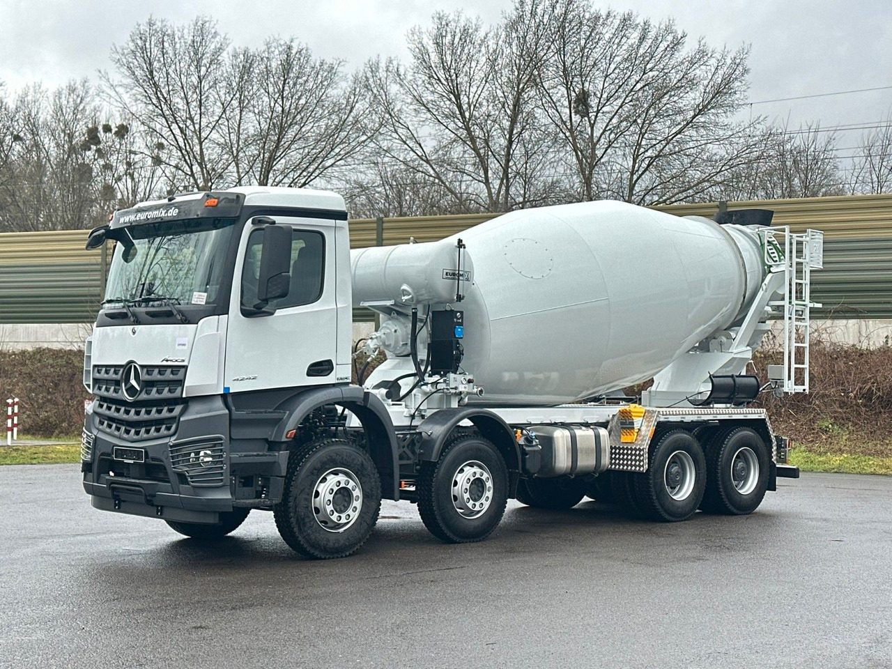 Mercedes-Benz AROCS 5 4242 8x4 Euro5 EuromixMTP EM 12m R - Truk pengaduk beton: gambar 4 Mercedes-Benz AROCS 5 4242 8x4 Euro5 EuromixMTP EM 12m R - Truk pengaduk beton: gambar 4