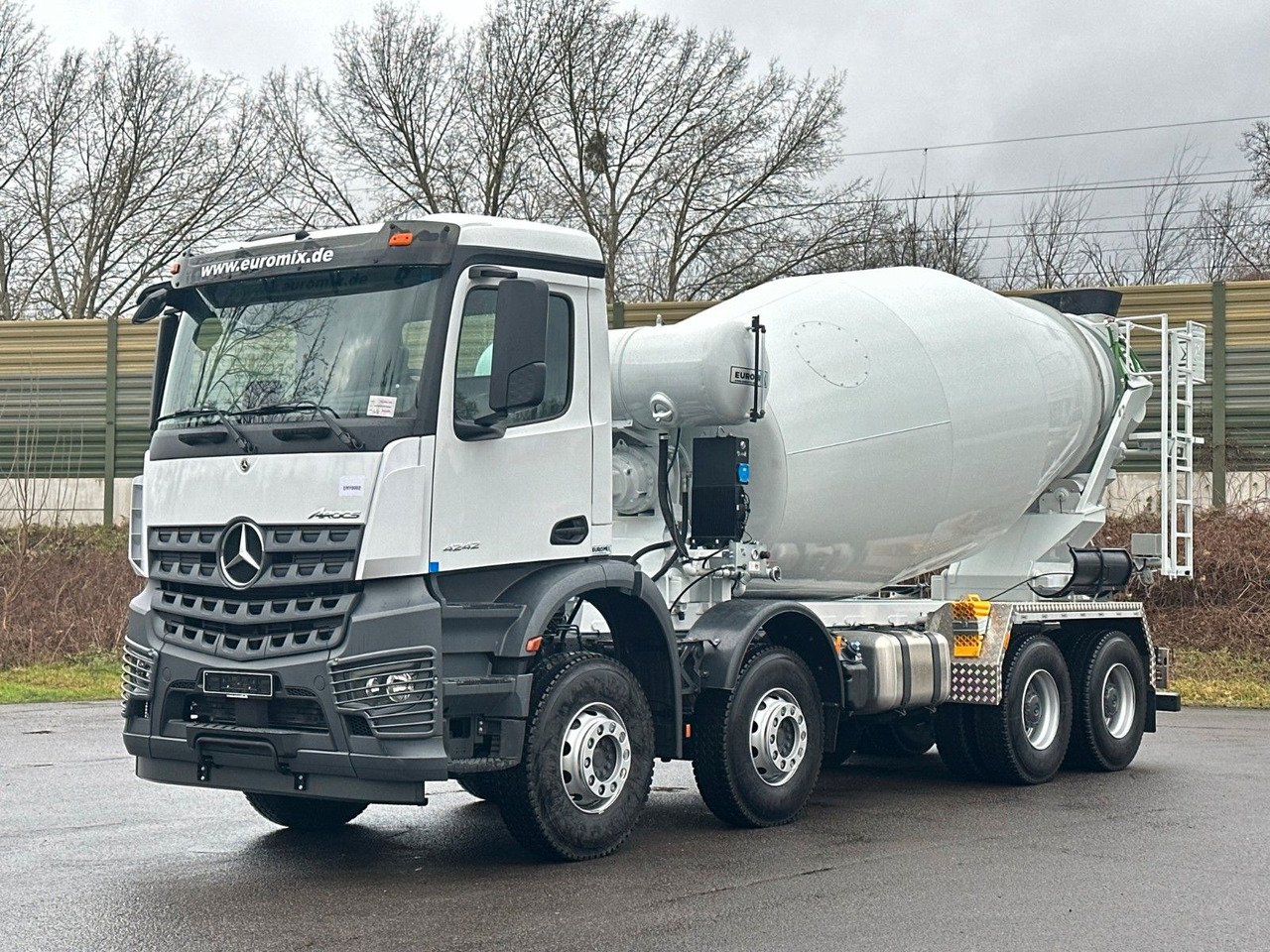 Mercedes-Benz AROCS 5 4242 8x4 Euro5 EuromixMTP EM 12m R - Truk pengaduk beton: gambar 1 Mercedes-Benz AROCS 5 4242 8x4 Euro5 EuromixMTP EM 12m R - Truk pengaduk beton: gambar 1