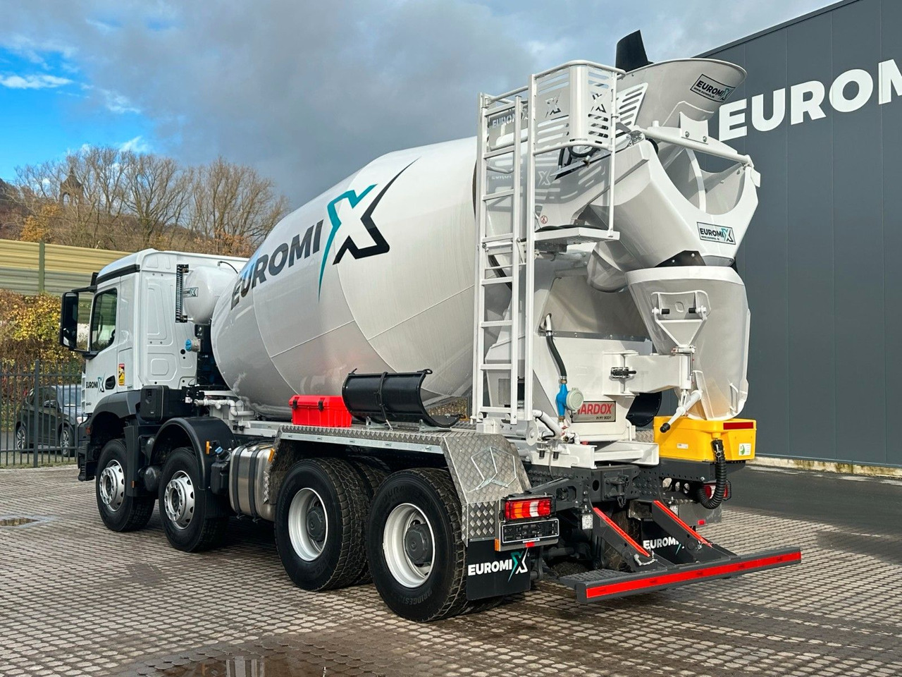 Mercedes-Benz Arocs 5 3540 8x4 EURO 6e EuromixMTP EM 9 L - Truk pengaduk beton: gambar 4 Mercedes-Benz Arocs 5 3540 8x4 EURO 6e EuromixMTP EM 9 L - Truk pengaduk beton: gambar 4