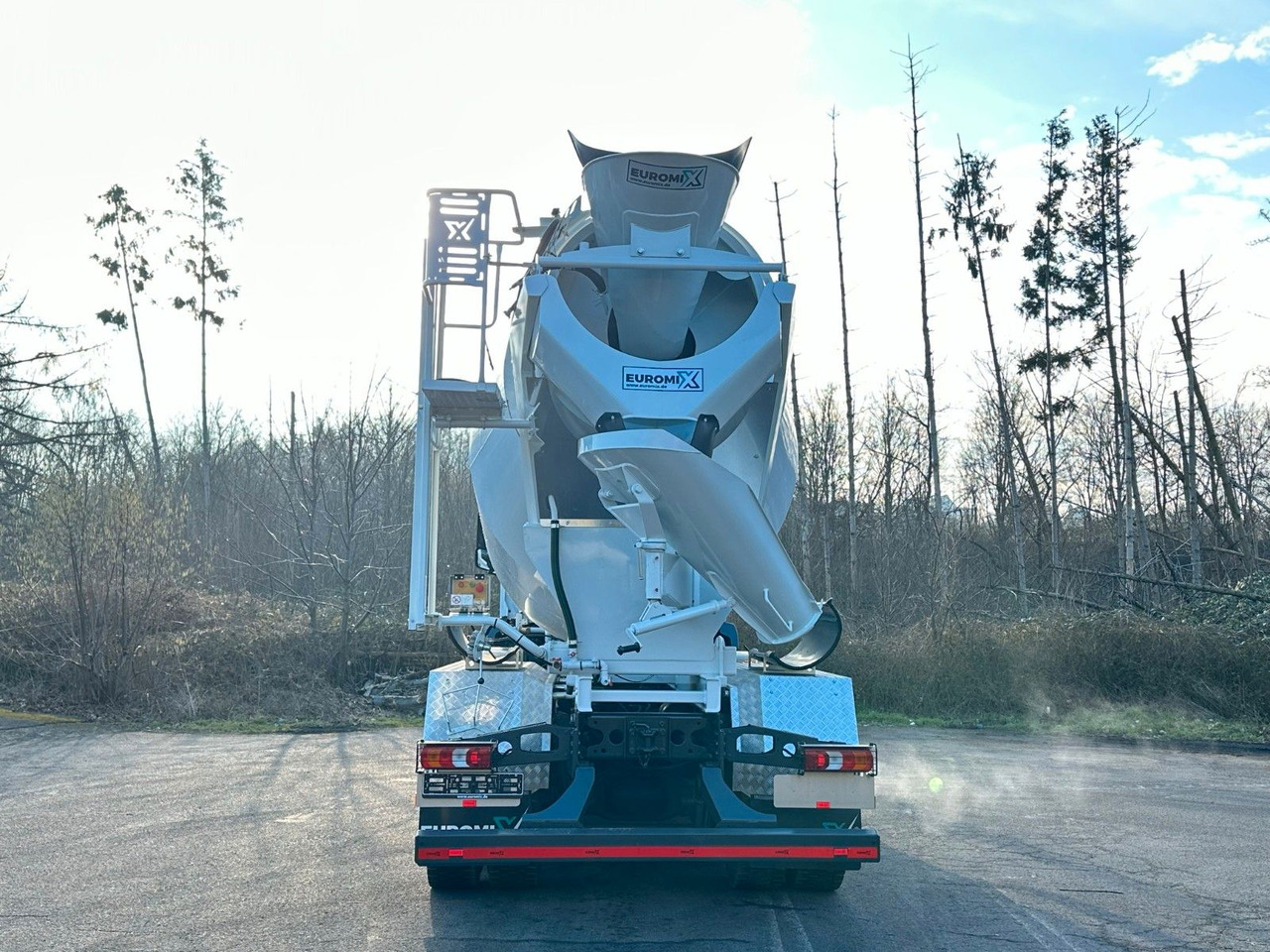 Mercedes-Benz Arocs 5 3743 8X4 / Euro6e EuromixMTP EM 10 L - Truk pengaduk beton: gambar 5 Mercedes-Benz Arocs 5 3743 8X4 / Euro6e EuromixMTP EM 10 L - Truk pengaduk beton: gambar 5