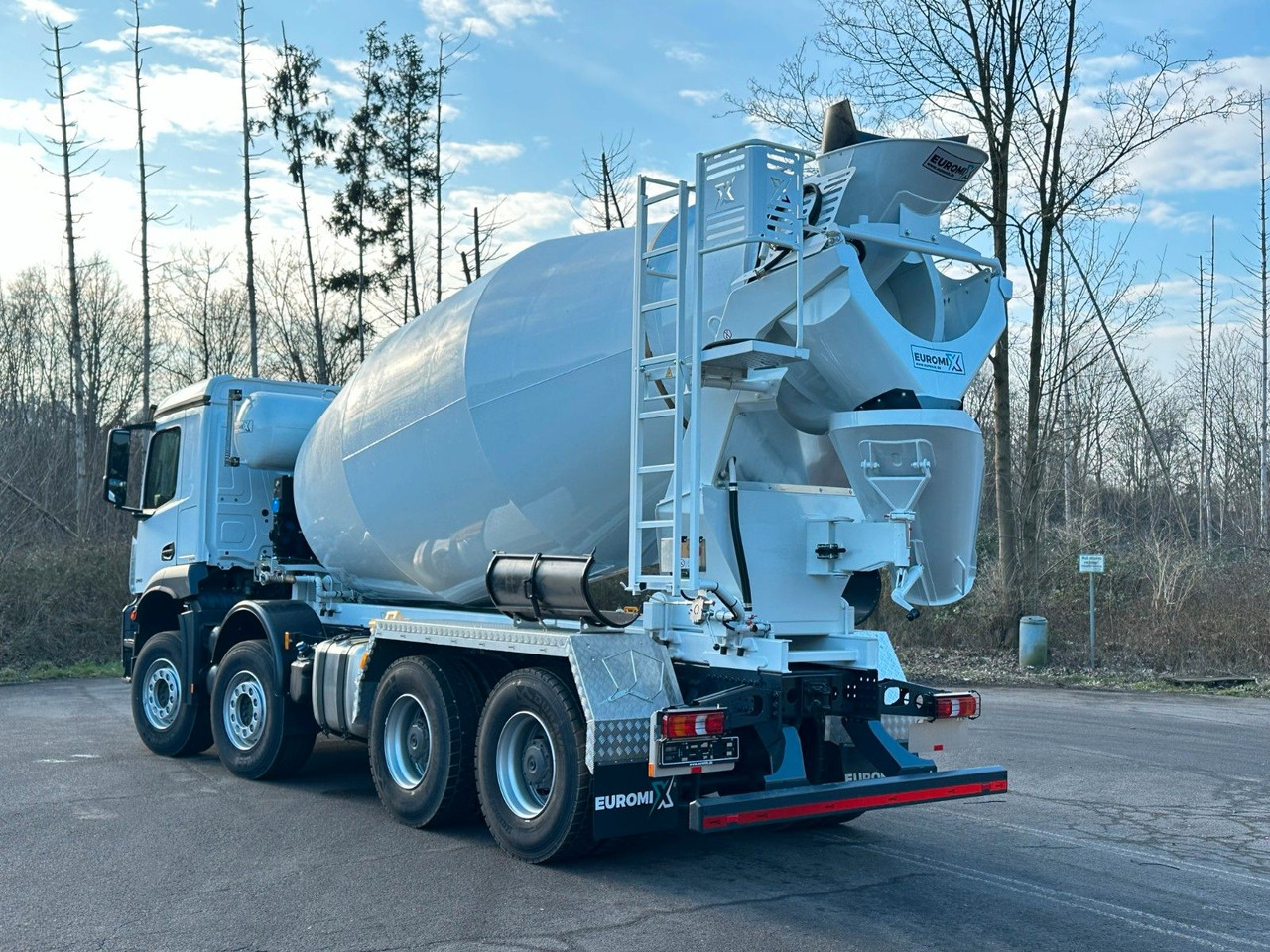 Mercedes-Benz Arocs 5 3743 8X4 / Euro6e EuromixMTP EM 10 L - Truk pengaduk beton: gambar 4 Mercedes-Benz Arocs 5 3743 8X4 / Euro6e EuromixMTP EM 10 L - Truk pengaduk beton: gambar 4