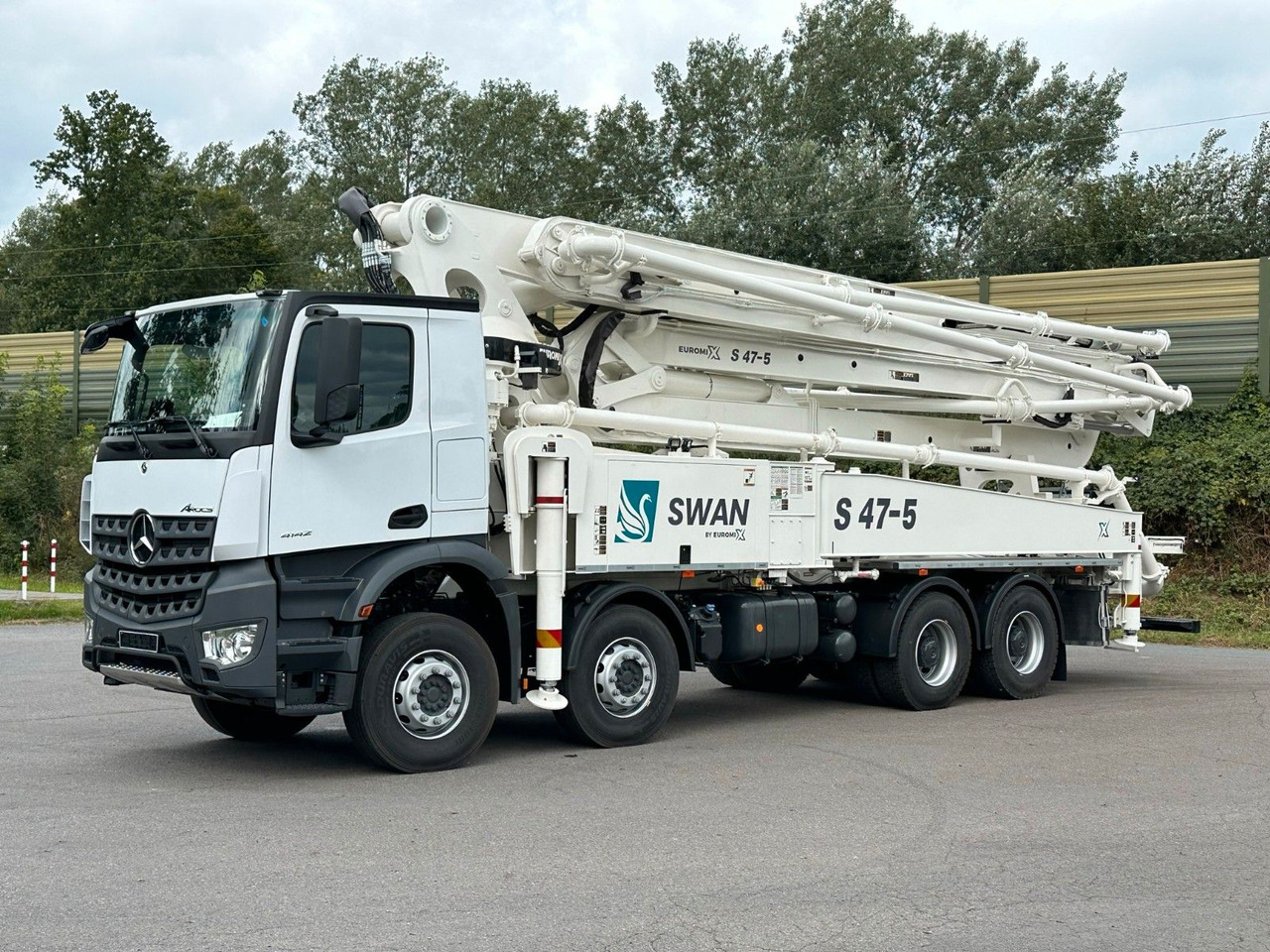 Mercedes-Benz Arocs 5 4142 8x4 SWAN TSP 47-5 160RZ ( 47m ) - Truk pompa beton: gambar 1 Mercedes-Benz Arocs 5 4142 8x4 SWAN TSP 47-5 160RZ ( 47m ) - Truk pompa beton: gambar 1