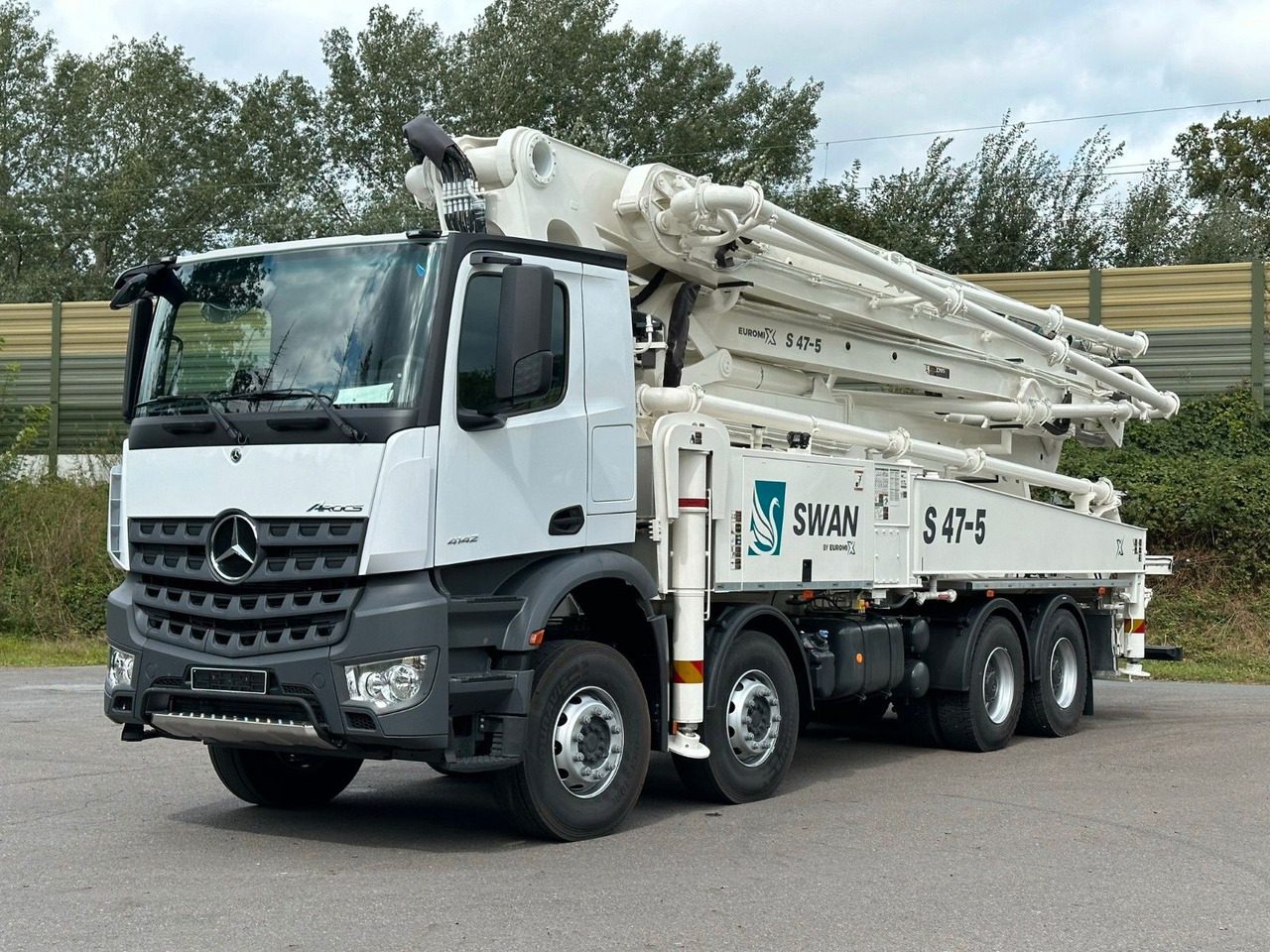 Mercedes-Benz Arocs 5 4142 8x4 SWAN TSP 47-5 160RZ ( 47m ) - Truk pengaduk beton: gambar 3 Mercedes-Benz Arocs 5 4142 8x4 SWAN TSP 47-5 160RZ ( 47m ) - Truk pengaduk beton: gambar 3