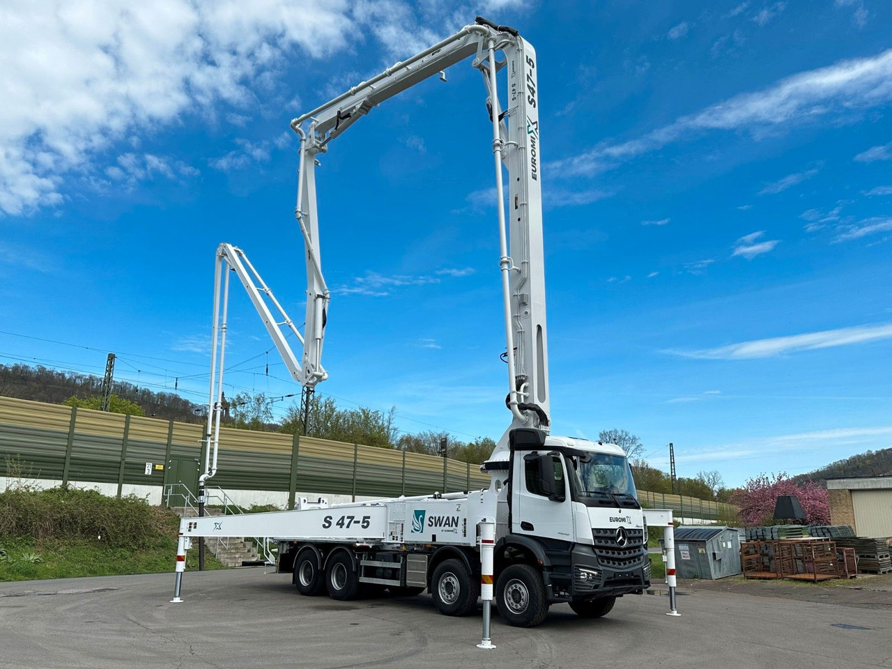 Mercedes-Benz Arocs 5 4542 8x4 SWAN TSP 47-5 160RZ ( 47m ) - Truk pompa beton: gambar 1 Mercedes-Benz Arocs 5 4542 8x4 SWAN TSP 47-5 160RZ ( 47m ) - Truk pompa beton: gambar 1