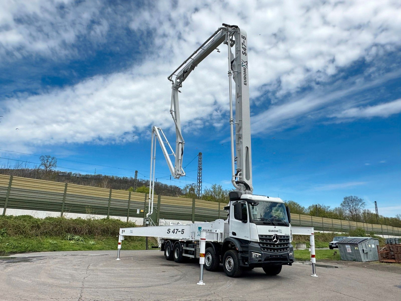 Mercedes-Benz Arocs 5 4542 8x4 SWAN TSP 47-5 160RZ ( 47m ) - Truk pompa beton: gambar 4 Mercedes-Benz Arocs 5 4542 8x4 SWAN TSP 47-5 160RZ ( 47m ) - Truk pompa beton: gambar 4