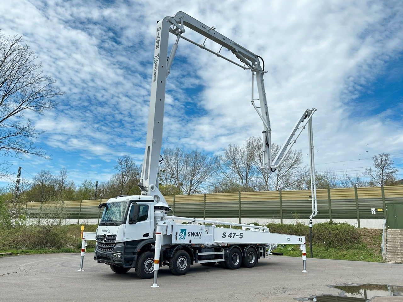 Mercedes-Benz Arocs 5 4542 8x4 SWAN TSP 47-5 160RZ ( 47m ) - Truk pengaduk beton: gambar 1 Mercedes-Benz Arocs 5 4542 8x4 SWAN TSP 47-5 160RZ ( 47m ) - Truk pengaduk beton: gambar 1