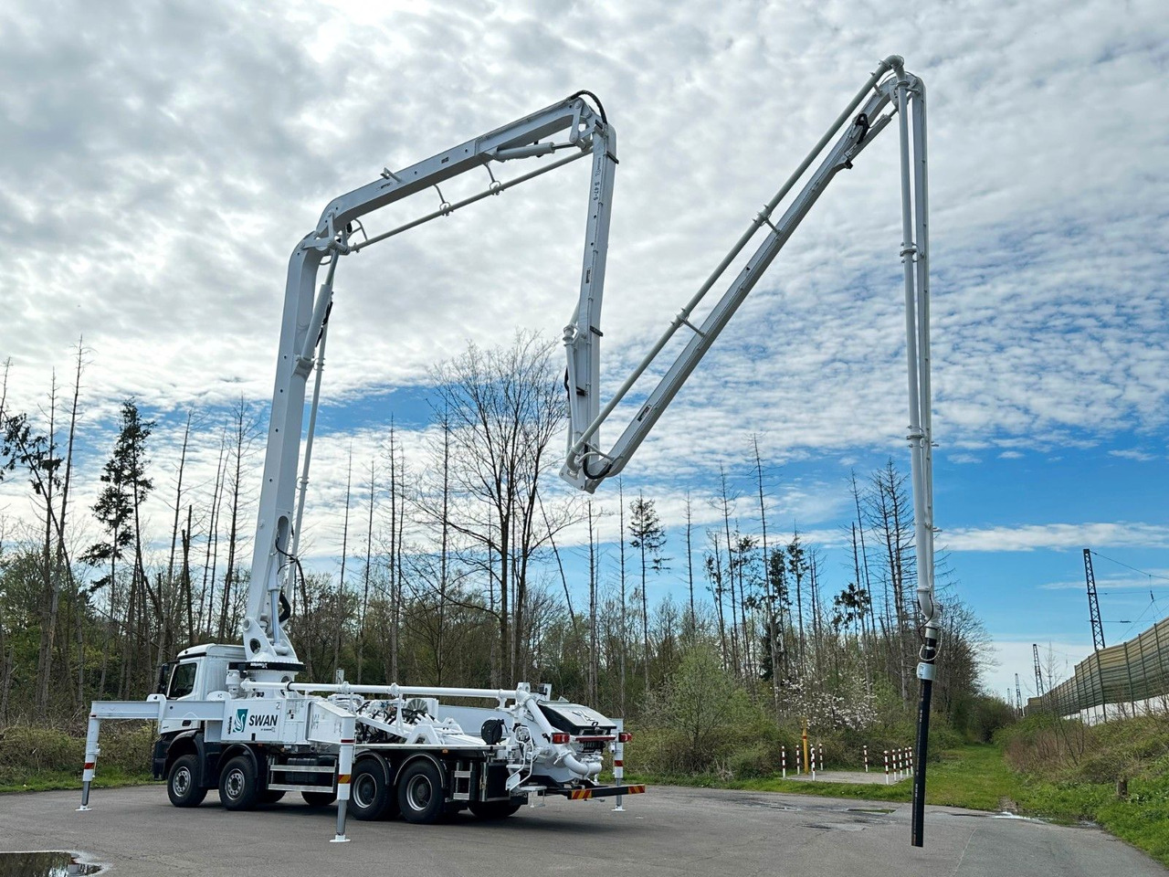 Mercedes-Benz Arocs 5 4542 8x4 SWAN TSP 47-5 160RZ ( 47m ) - Truk pompa beton: gambar 4 Mercedes-Benz Arocs 5 4542 8x4 SWAN TSP 47-5 160RZ ( 47m ) - Truk pompa beton: gambar 4