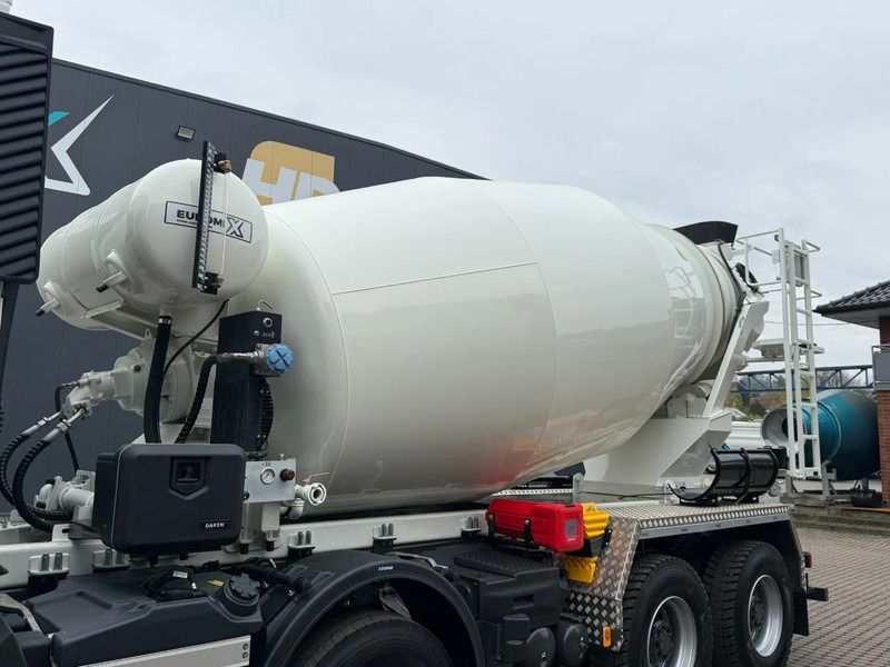 Truk pengaduk beton baru Renault K480 Renault K480 8X4 EuromixMTP EM 10 L: gambar 17 Truk pengaduk beton baru Renault K480 Renault K480 8X4 EuromixMTP EM 10 L: gambar 17