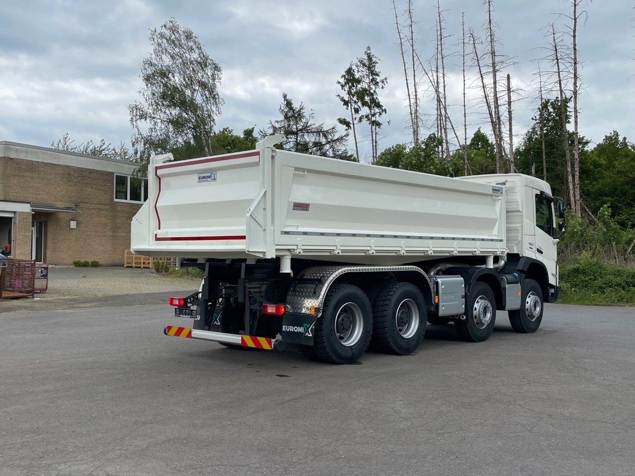Volvo FMX 460 8x4 / WECHSELSYSTEM KIPPER+MISCHER Volvo FMX 460 8x4 / WECHSELSYSTEM KIPPER+MISCHER - Truk pengaduk beton: gambar 5 Volvo FMX 460 8x4 / WECHSELSYSTEM KIPPER+MISCHER Volvo FMX 460 8x4 / WECHSELSYSTEM KIPPER+MISCHER - Truk pengaduk beton: gambar 5