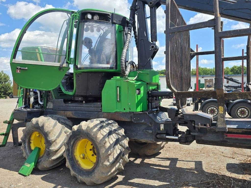 John Deere 810 E - Forwarder: gambar 4 John Deere 810 E - Forwarder: gambar 4