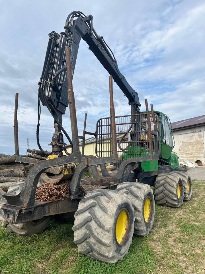 John Deere 810 E - Forwarder: gambar 1 John Deere 810 E - Forwarder: gambar 1