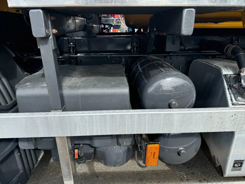 Scania P400 ADR, Combi Vacuum/Pressure 14m3 (2+4+8), 2009 - Truk vakum: gambar 5 Scania P400 ADR, Combi Vacuum/Pressure 14m3 (2+4+8), 2009 - Truk vakum: gambar 5