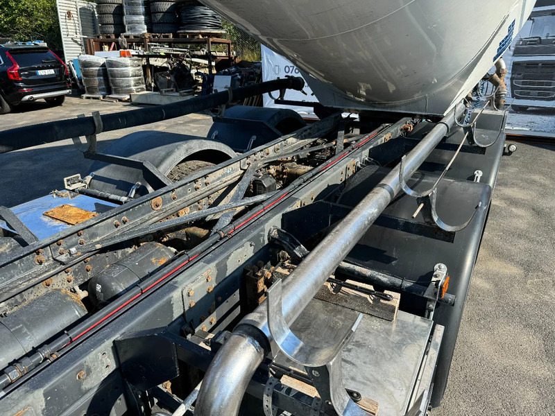 Scania R580 V8 6x2, Retarder, Compressor, Silo / Bulk, 2015 - Truk tangki: gambar 5 Scania R580 V8 6x2, Retarder, Compressor, Silo / Bulk, 2015 - Truk tangki: gambar 5