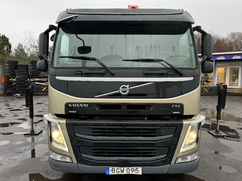 Volvo FM 11.330 4x2, Flatbed-truck with 18t/m Crane, 2014 - Truk flatbed, Truk derek: gambar 2 Volvo FM 11.330 4x2, Flatbed-truck with 18t/m Crane, 2014 - Truk flatbed, Truk derek: gambar 2