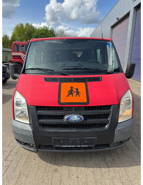 Ford **TRANSIT-9SEATS** - Bus: gambar 2 Ford **TRANSIT-9SEATS** - Bus: gambar 2