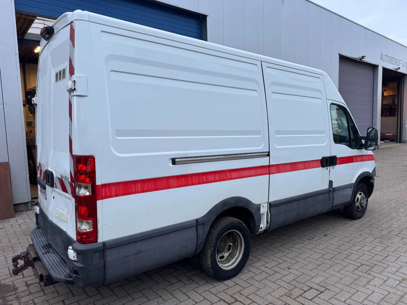 Iveco Daily **35C15-EURO 5-MOTOR 3.0** - Van panel: gambar 5 Iveco Daily **35C15-EURO 5-MOTOR 3.0** - Van panel: gambar 5
