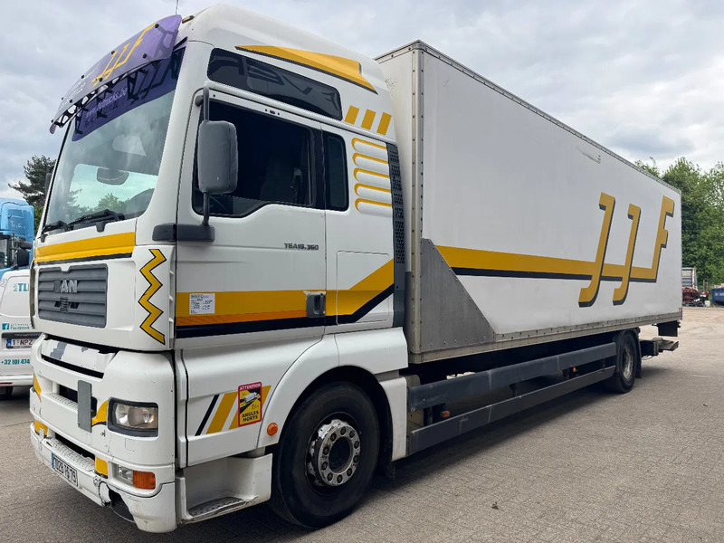 MAN TGA 18.360 **MANUAL GEARBOX-BOITE MANUELLE** - Truk box: gambar 1 MAN TGA 18.360 **MANUAL GEARBOX-BOITE MANUELLE** - Truk box: gambar 1