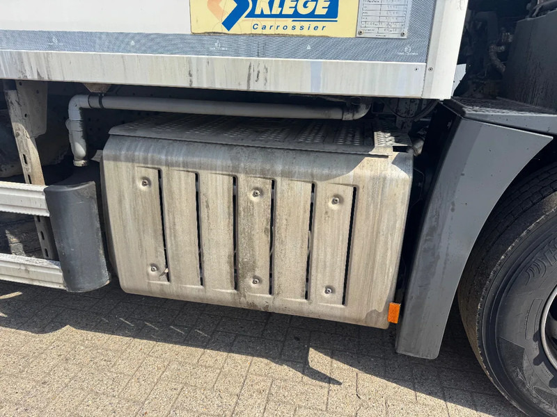 Mercedes-Benz Antos 1827 **BLUETEC 6-FRENCH TRUCK-8,70L BOX** - Truk berpendingin: gambar 4 Mercedes-Benz Antos 1827 **BLUETEC 6-FRENCH TRUCK-8,70L BOX** - Truk berpendingin: gambar 4