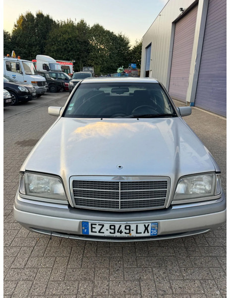 Mercedes-Benz C-Klasse **C180-PETROL-AC** - Mobil sedan: gambar 2 Mercedes-Benz C-Klasse **C180-PETROL-AC** - Mobil sedan: gambar 2