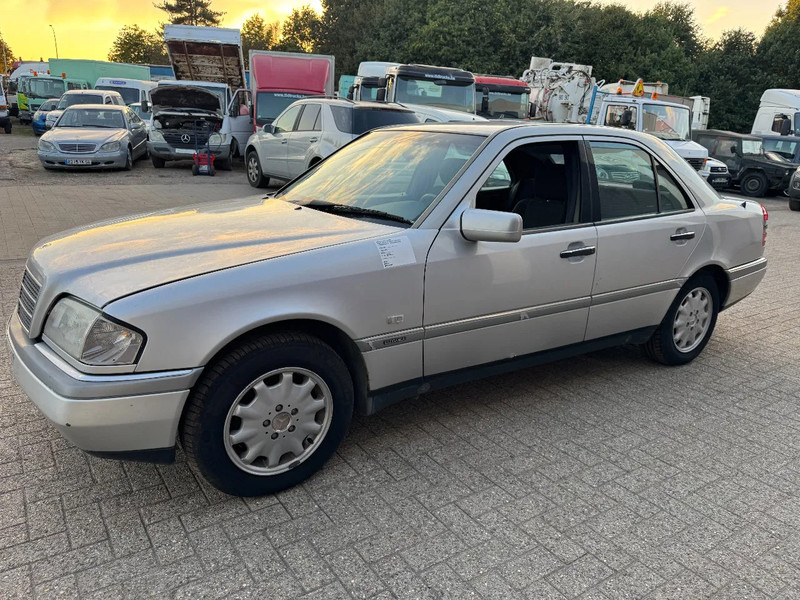 Mercedes-Benz C-Klasse **C180-PETROL-AC** - Mobil sedan: gambar 1 Mercedes-Benz C-Klasse **C180-PETROL-AC** - Mobil sedan: gambar 1