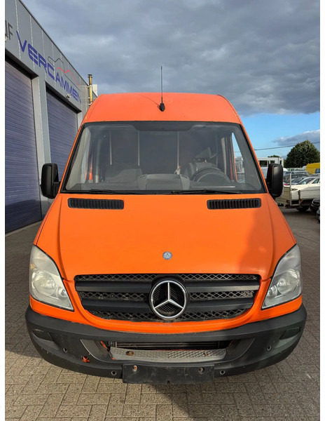 Mercedes-Benz Sprinter 310 **LIFT-HAYON-LBW** - Van panel: gambar 2 Mercedes-Benz Sprinter 310 **LIFT-HAYON-LBW** - Van panel: gambar 2