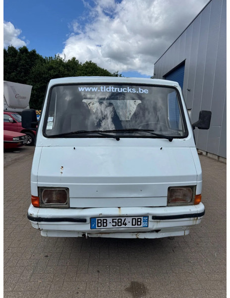 Nissan Trade **TIPPER/BENNE** - Van jungkit: gambar 2 Nissan Trade **TIPPER/BENNE** - Van jungkit: gambar 2