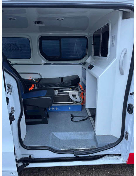 Opel Vivaro **AMBULANCE-RETTUNGSWAGEN** - Ambulans: gambar 5 Opel Vivaro **AMBULANCE-RETTUNGSWAGEN** - Ambulans: gambar 5