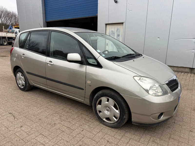 Toyota Corolla Verso **D4D-AIRCO** - Mobil: gambar 3 Toyota Corolla Verso **D4D-AIRCO** - Mobil: gambar 3