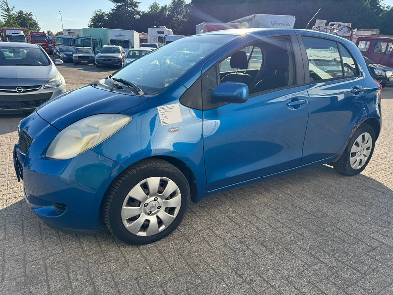 Toyota Yaris **PETROL-ESSENCE-AC** - Hatchback: gambar 1 Toyota Yaris **PETROL-ESSENCE-AC** - Hatchback: gambar 1