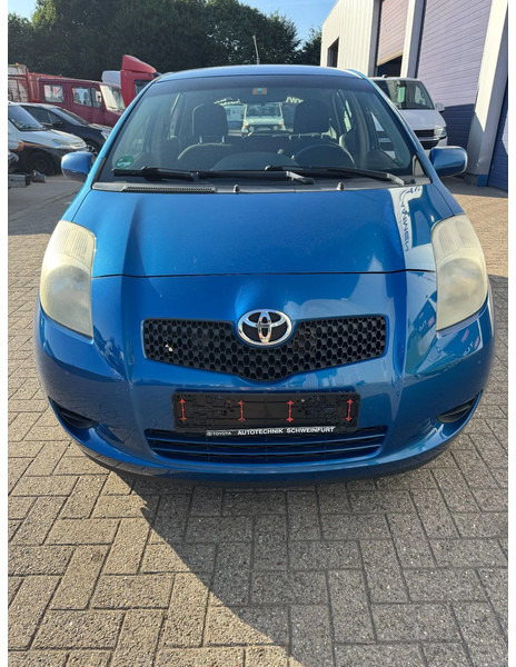 Toyota Yaris **PETROL-ESSENCE-AC** - Hatchback: gambar 2 Toyota Yaris **PETROL-ESSENCE-AC** - Hatchback: gambar 2