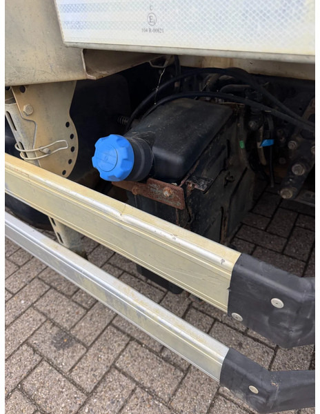 Renault Midlum 190 **WORKING PLATFORM-NACELLE** - Truk: gambar 4 Renault Midlum 190 **WORKING PLATFORM-NACELLE** - Truk: gambar 4