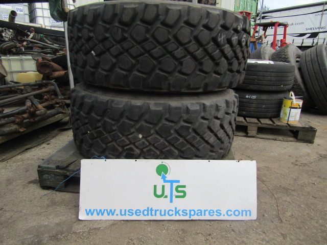 445/65/22.5 TRACK GRIP MICHELIN (2) EX SCAMMEL 6X6 COMPLETE WITH RIMS - Ban untuk Truk: gambar 1 445/65/22.5 TRACK GRIP MICHELIN (2) EX SCAMMEL 6X6 COMPLETE WITH RIMS - Ban untuk Truk: gambar 1