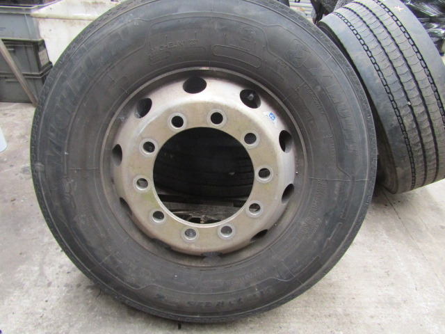 ALCOA 315/70/22.5 WHEELS AND TYRES FITTED MICHELIN FRONT STEER TYRES (2018 13/14mm TREAD, 32mm STUD HOLE) - Ban untuk Truk: gambar 2 ALCOA 315/70/22.5 WHEELS AND TYRES FITTED MICHELIN FRONT STEER TYRES (2018 13/14mm TREAD, 32mm STUD HOLE) - Ban untuk Truk: gambar 2