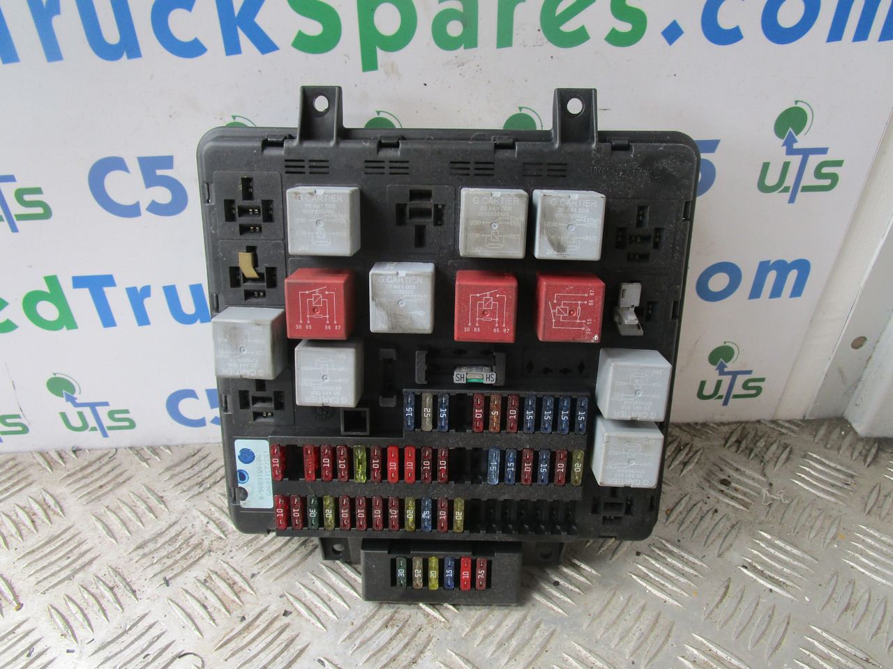 DAF CF 65 FUSEBOARD P/NO 153723110905 - Sistem listrik untuk Truk: gambar 1 DAF CF 65 FUSEBOARD P/NO 153723110905 - Sistem listrik untuk Truk: gambar 1