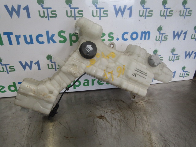 DAF LF 220 EURO 6 HEADERTANK - Suku Cadang Mesin untuk Truk: gambar 1 DAF LF 220 EURO 6 HEADERTANK - Suku Cadang Mesin untuk Truk: gambar 1