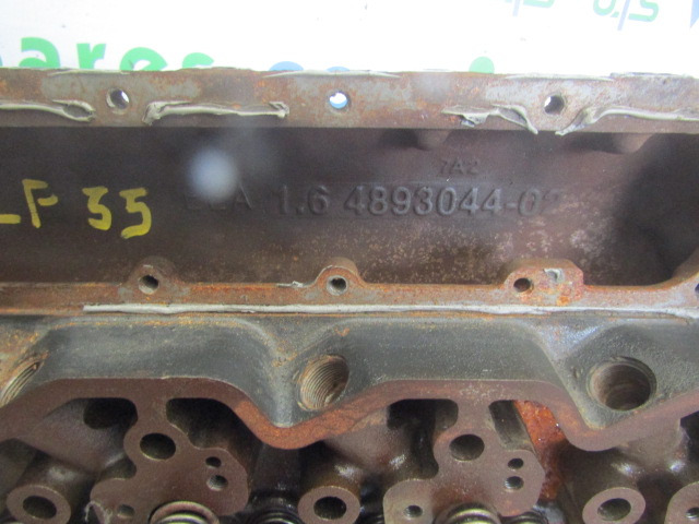 DAF LF 55 220/250 CYLINDER HEAD P/NO 4893044 / 140993 - Suku Cadang Mesin untuk Truk: gambar 1 DAF LF 55 220/250 CYLINDER HEAD P/NO 4893044 / 140993 - Suku Cadang Mesin untuk Truk: gambar 1