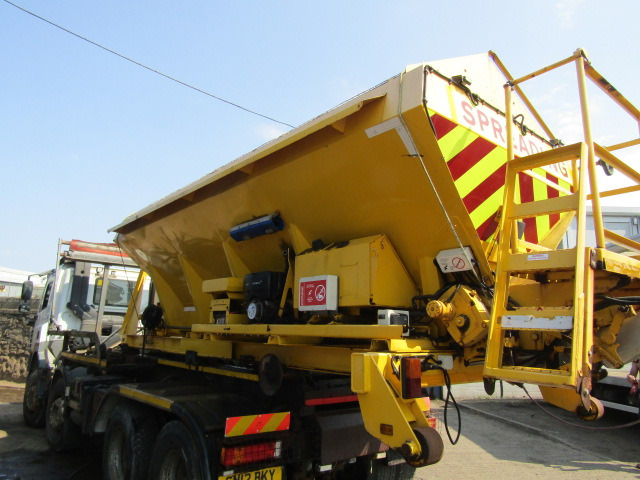 ECON GRITTER BODY ON ROLL OFF FRAME 8X4 (W/ SELF CONTAINED DIESEL DONKEY ENGINE) - Penyebar pasir/ Garam: gambar 1 ECON GRITTER BODY ON ROLL OFF FRAME 8X4 (W/ SELF CONTAINED DIESEL DONKEY ENGINE) - Penyebar pasir/ Garam: gambar 1