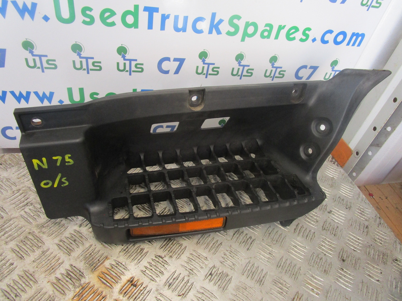 ISUZU N75 4HK1 FOOT STEP PASS/SIDE - Kabin dan interior untuk Truk: gambar 1 ISUZU N75 4HK1 FOOT STEP PASS/SIDE - Kabin dan interior untuk Truk: gambar 1