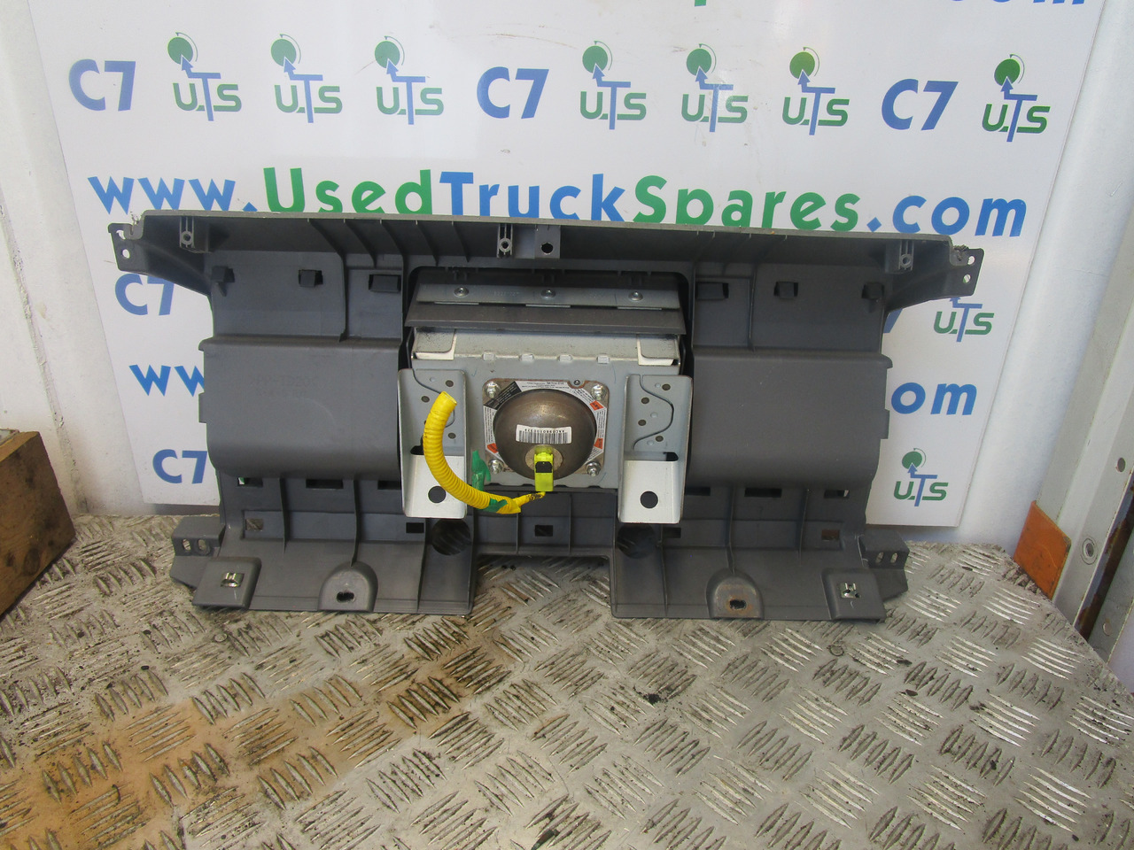 ISUZU N75 4HK1 PASSENGER SIDE AIR BAG COMPLETE - Kabin dan interior untuk Truk: gambar 2 ISUZU N75 4HK1 PASSENGER SIDE AIR BAG COMPLETE - Kabin dan interior untuk Truk: gambar 2