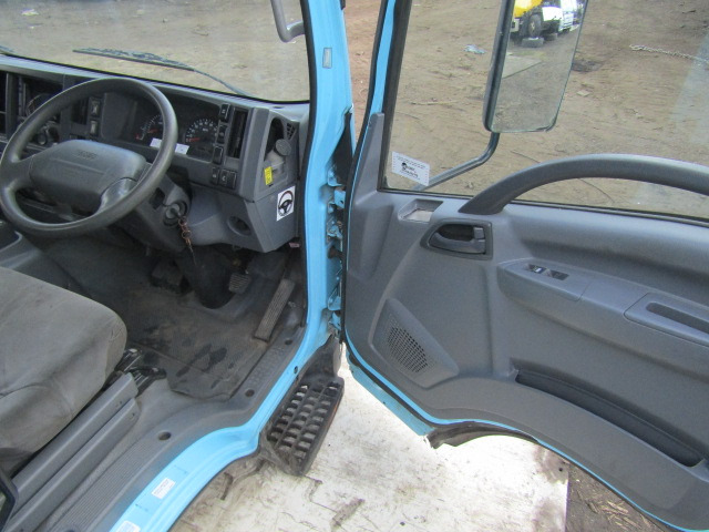 ISUZU N75 CAB (2012) - Kabin untuk Truk: gambar 3 ISUZU N75 CAB (2012) - Kabin untuk Truk: gambar 3