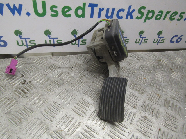 MAN TGA THROTTLE PEDAL CONTROL UNIT P/NO 81.25970.6100 - Sistem listrik untuk Truk: gambar 1 MAN TGA THROTTLE PEDAL CONTROL UNIT P/NO 81.25970.6100 - Sistem listrik untuk Truk: gambar 1