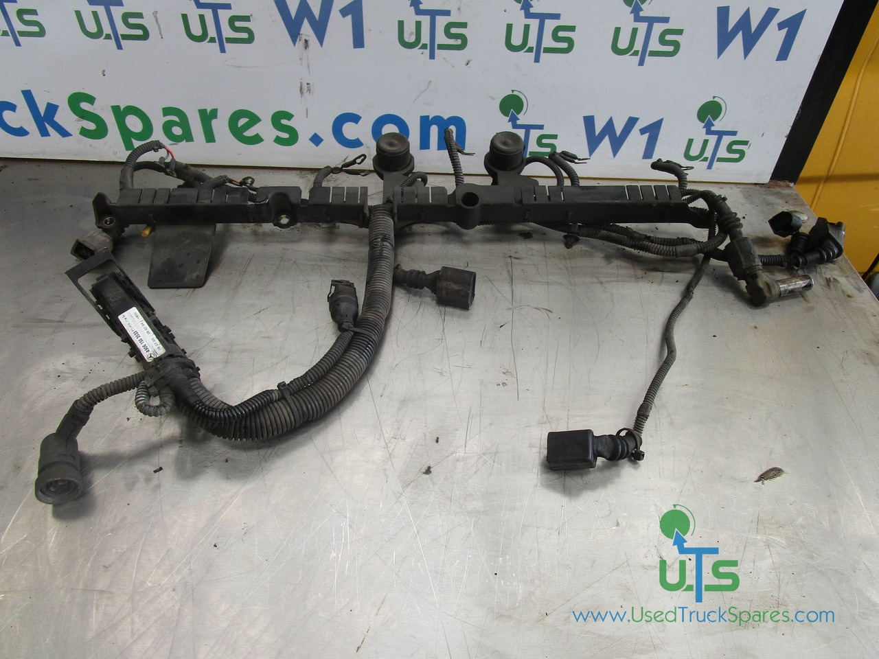 MERCEDES 1323/1823/2528 ECU/ENGINE/INJECTOR WIRING HARNESS P/NO A9061503533 - Suku Cadang Mesin untuk Truk: gambar 1 MERCEDES 1323/1823/2528 ECU/ENGINE/INJECTOR WIRING HARNESS P/NO A9061503533 - Suku Cadang Mesin untuk Truk: gambar 1