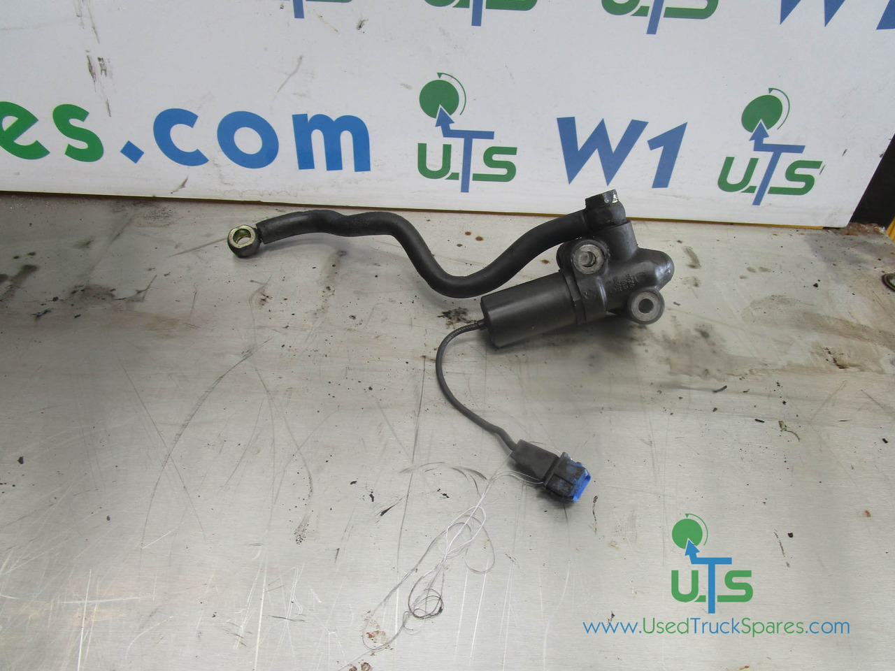 MERCEDES 1323/1823/2528 FUEL CUT OFF SOLENOID P/NO A9060160204 - Suku Cadang Mesin untuk Truk: gambar 1 MERCEDES 1323/1823/2528 FUEL CUT OFF SOLENOID P/NO A9060160204 - Suku Cadang Mesin untuk Truk: gambar 1