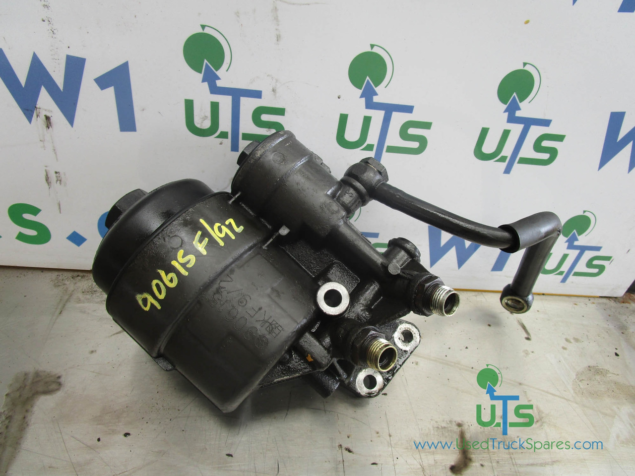 MERCEDES 1323/1823/2528 FUEL FILTER HOUSING P/NO 90615F/92 - Suku Cadang Mesin untuk Truk: gambar 1 MERCEDES 1323/1823/2528 FUEL FILTER HOUSING P/NO 90615F/92 - Suku Cadang Mesin untuk Truk: gambar 1