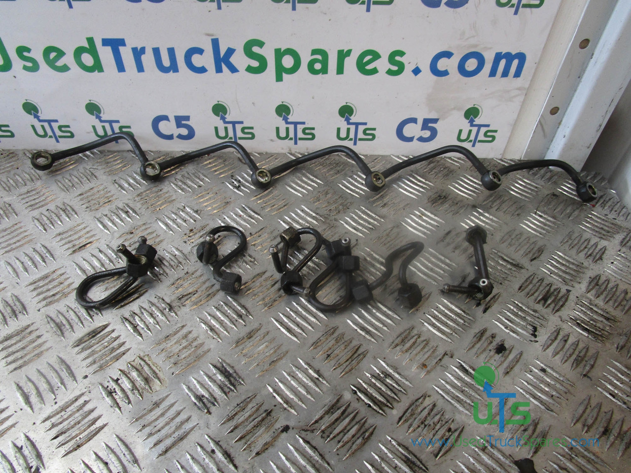 MERCEDES 1823 / 1828 INJECTOR PIPES (6) - Sistem bahan bakar untuk Truk: gambar 1 MERCEDES 1823 / 1828 INJECTOR PIPES (6) - Sistem bahan bakar untuk Truk: gambar 1