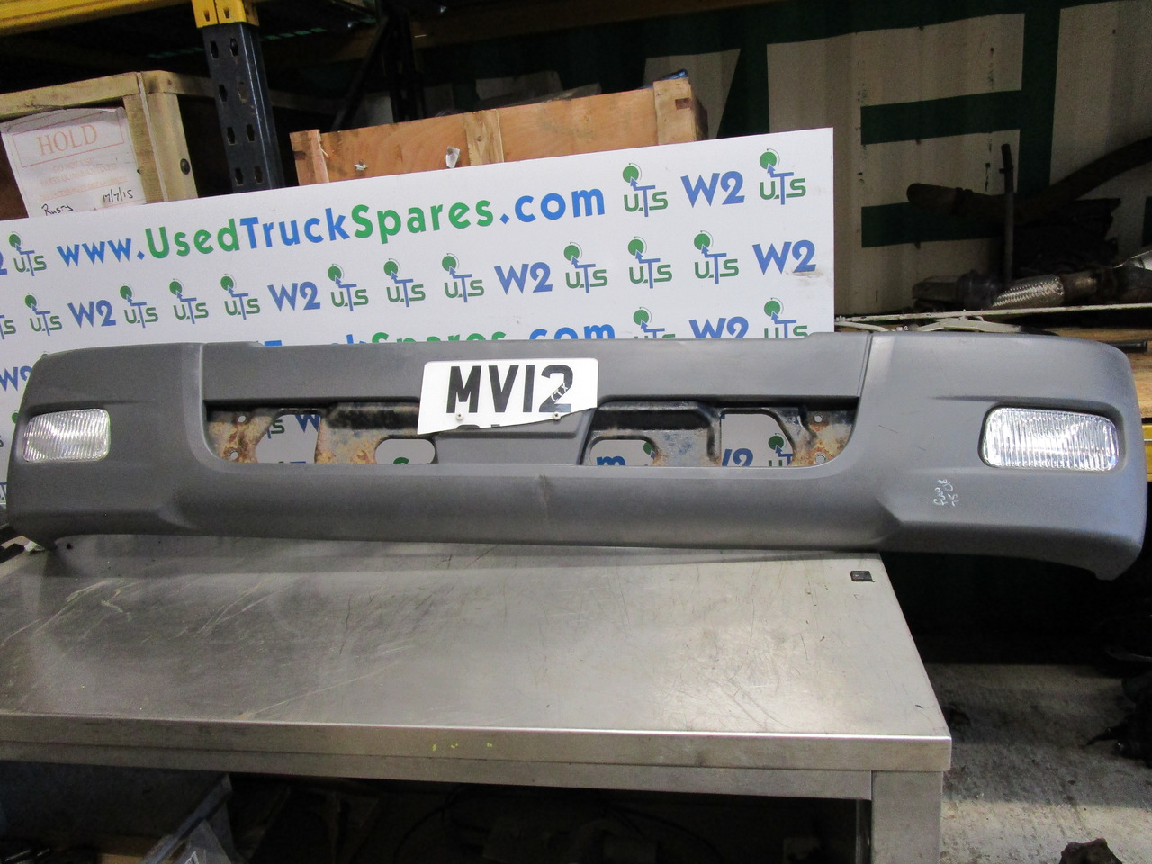 MITSUBISHI FUSO FRONT BUMPER - Kabin dan interior untuk Truk: gambar 1 MITSUBISHI FUSO FRONT BUMPER - Kabin dan interior untuk Truk: gambar 1