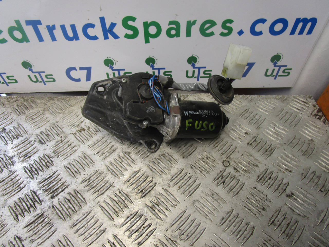 MITSUBISHI FUSO WIPER MOTOR P/NO MK404175 - Kabin dan interior untuk Truk: gambar 1 MITSUBISHI FUSO WIPER MOTOR P/NO MK404175 - Kabin dan interior untuk Truk: gambar 1