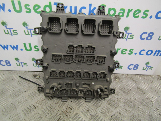 RENAULT MIDLUM DXI FUSE BOARD P/NO 7421169993-01 - Sistem listrik untuk Truk: gambar 2 RENAULT MIDLUM DXI FUSE BOARD P/NO 7421169993-01 - Sistem listrik untuk Truk: gambar 2